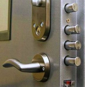 Dead-Bolt-Locks