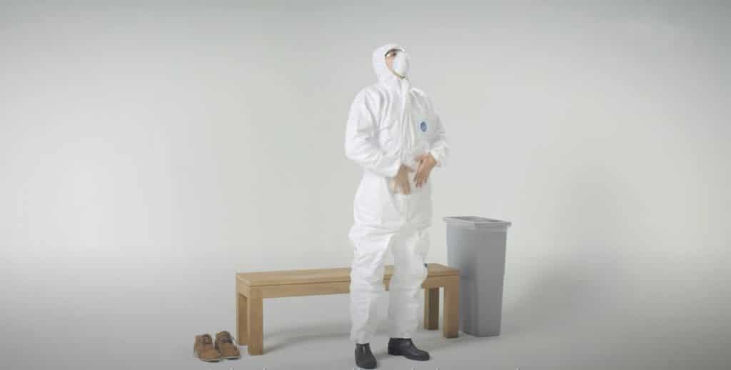 Le tute Hazmat sono altre opzioni per la protezione dalle radiazioni dei civili di alto livello