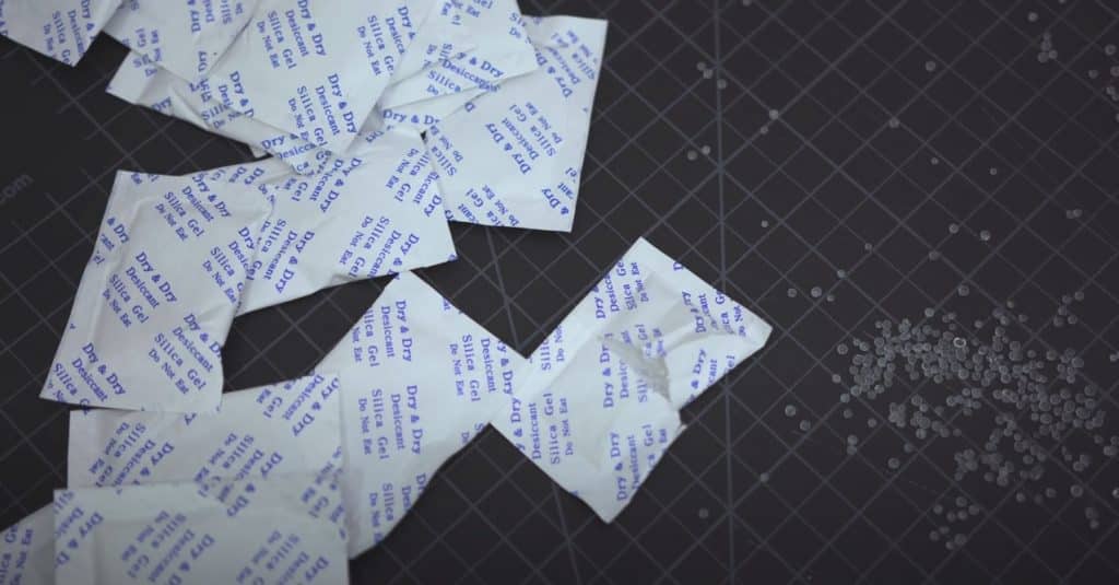 Why Is It Important to Buy Bags of Silica Gel And Desiccant?