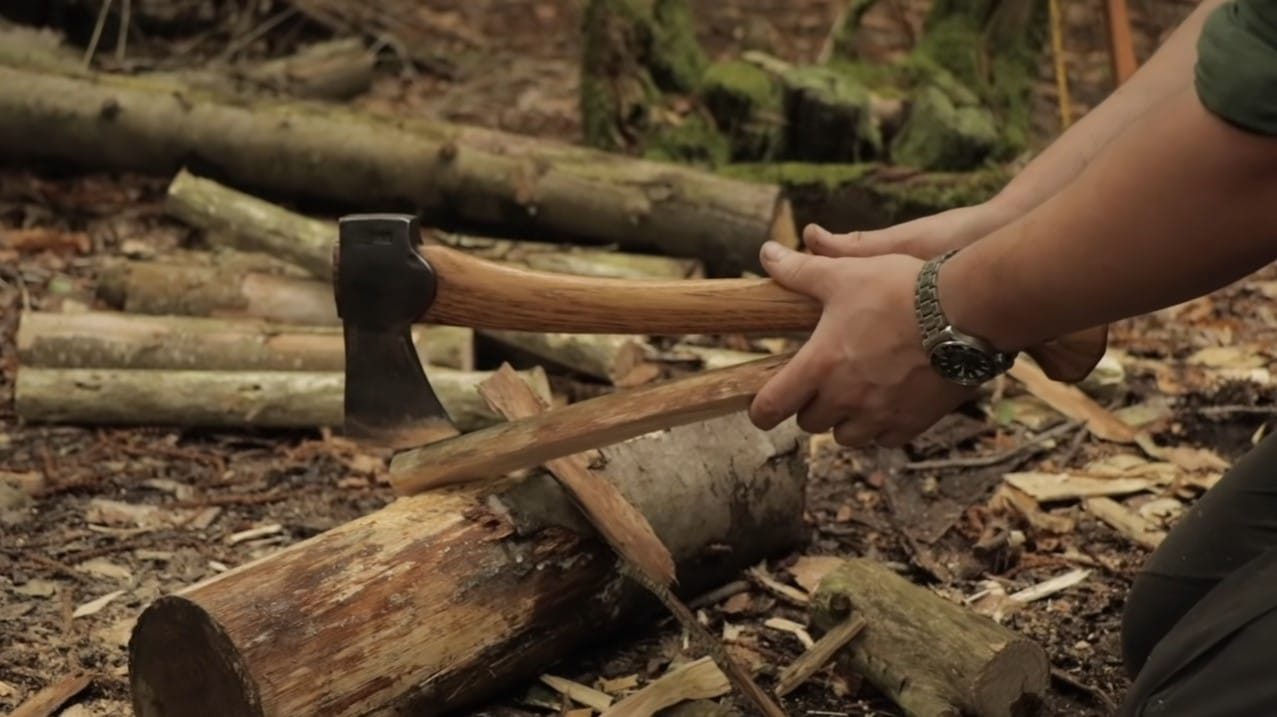 Ways to Apply a Survival Axe