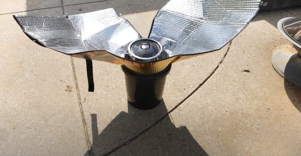 How do you make a homemade solar oven?