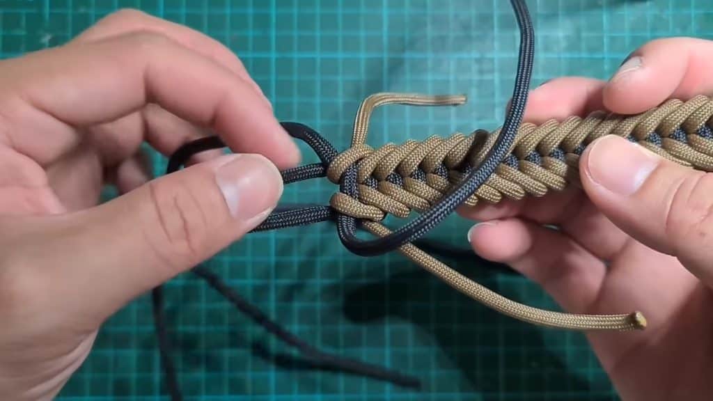 Step-By-Step Guidelines To Make A Survival Bracelet At Home