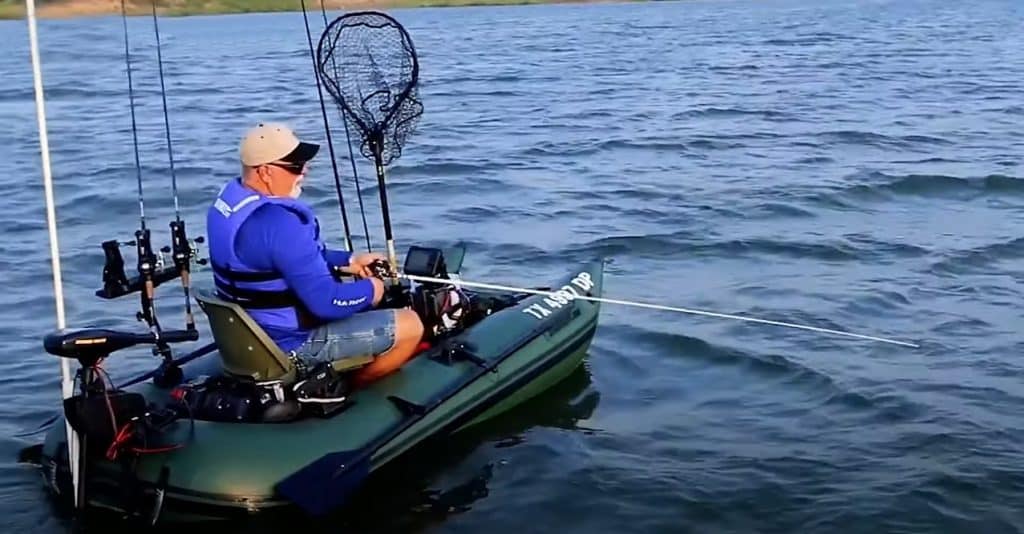 Cómo debe ser un barco de pesca hinchable adecuado