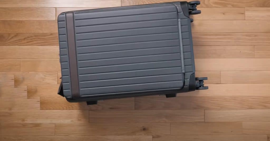 Rolling suitcase